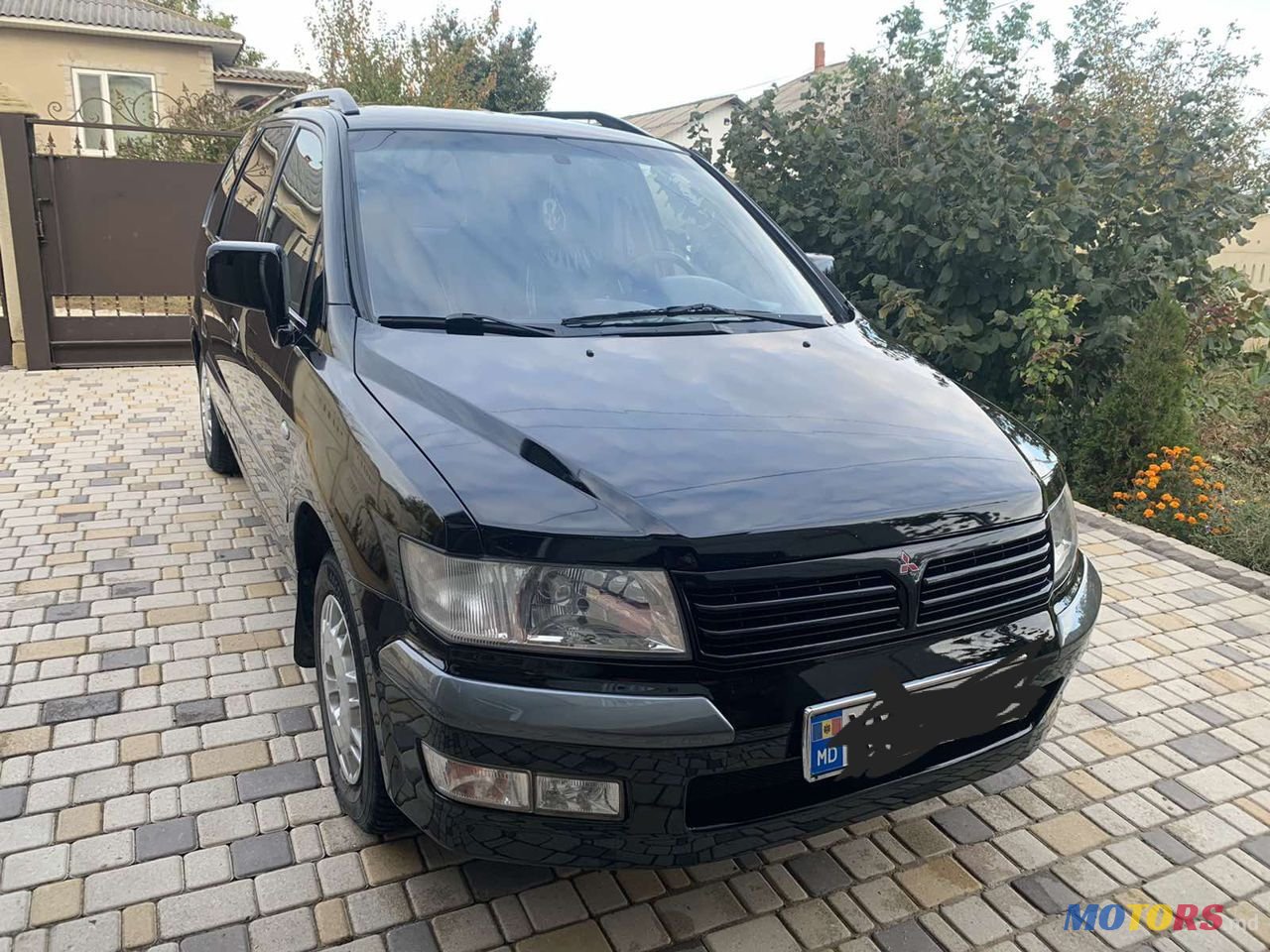 2004' Mitsubishi Space Wagon photo #4