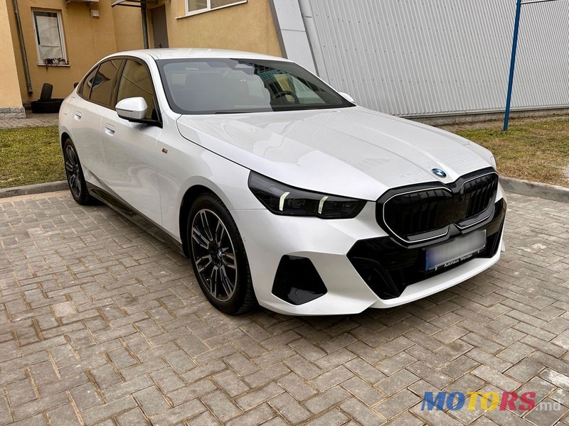 2023' BMW 5 Series photo #1