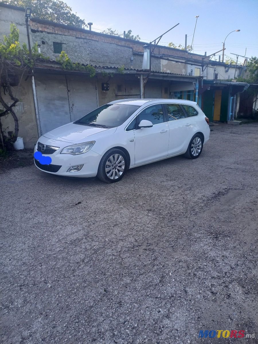 2011' Opel Astra photo #5