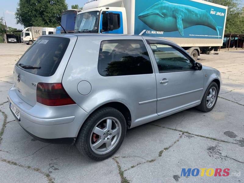 2001' Volkswagen Golf photo #3