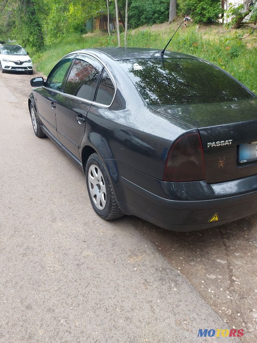 2001' Volkswagen Passat photo #5