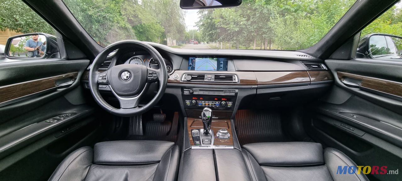 2011' BMW 7 Series photo #5
