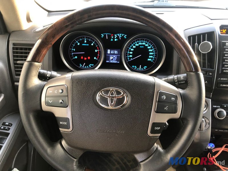 2009' Toyota Land Cruiser photo #5