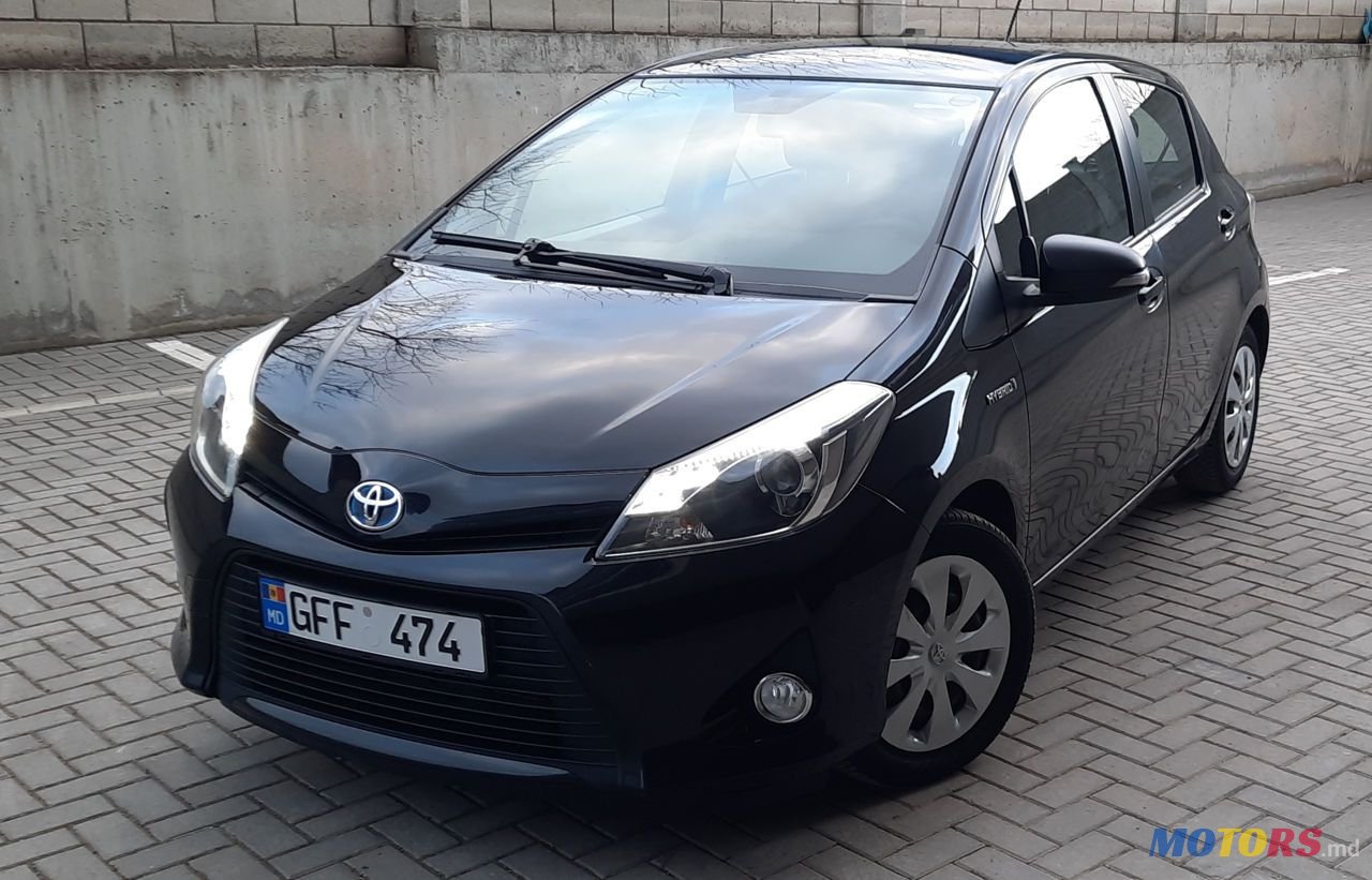 2012' Toyota Yaris photo #2