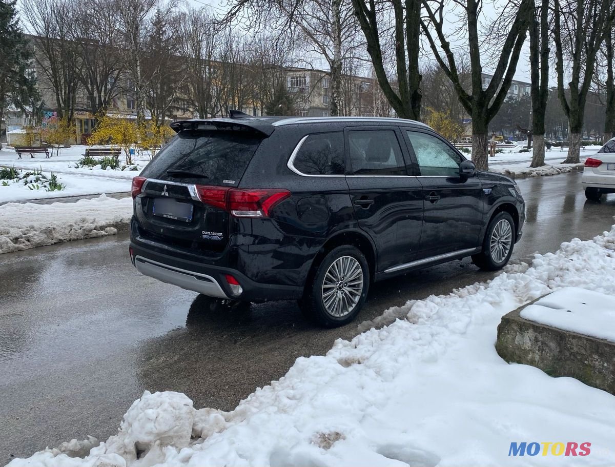 2019' Mitsubishi Outlander photo #6