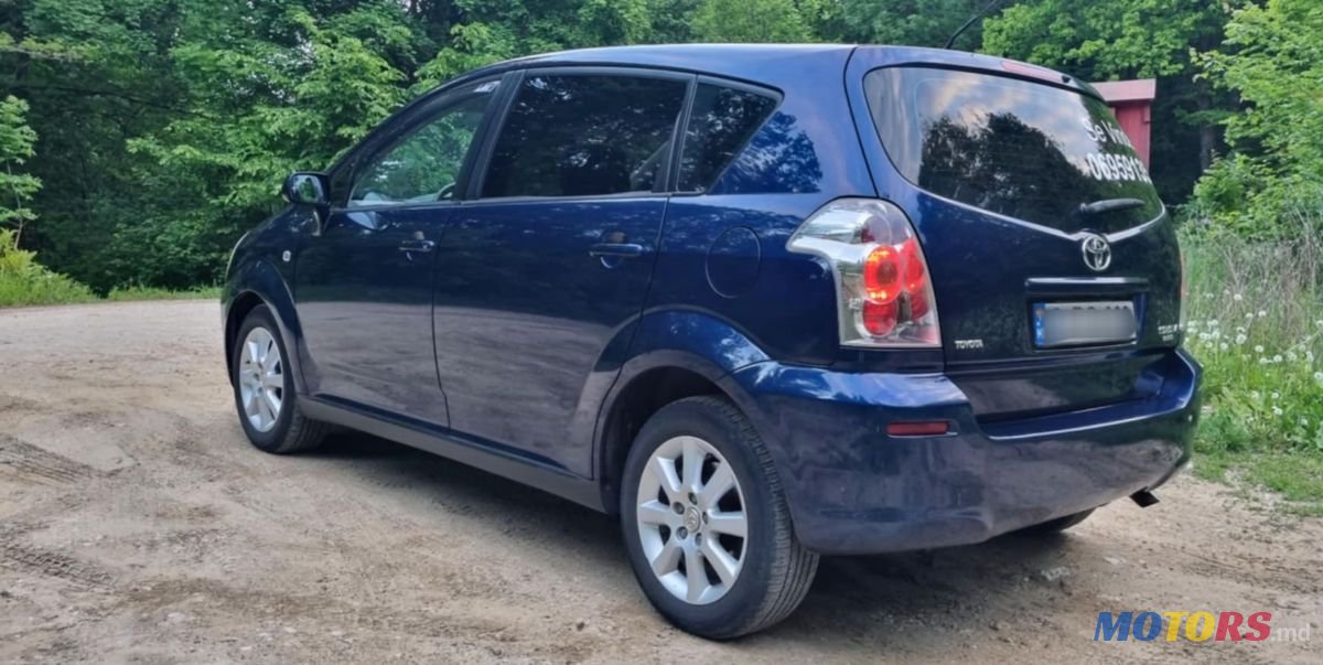 2004' Toyota Corolla Verso photo #2