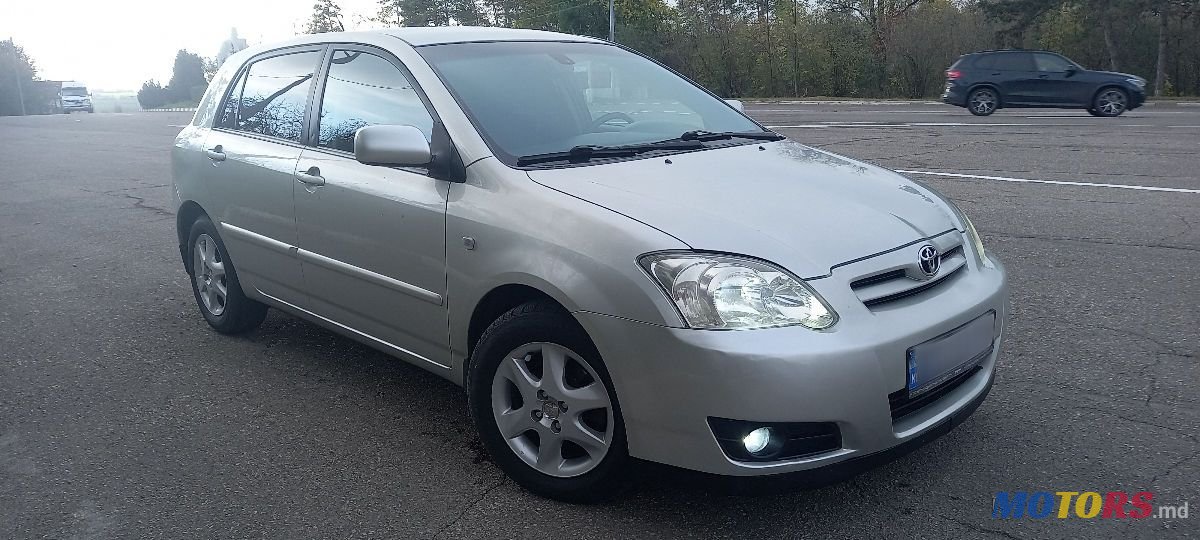 2005' Toyota Corolla photo #2