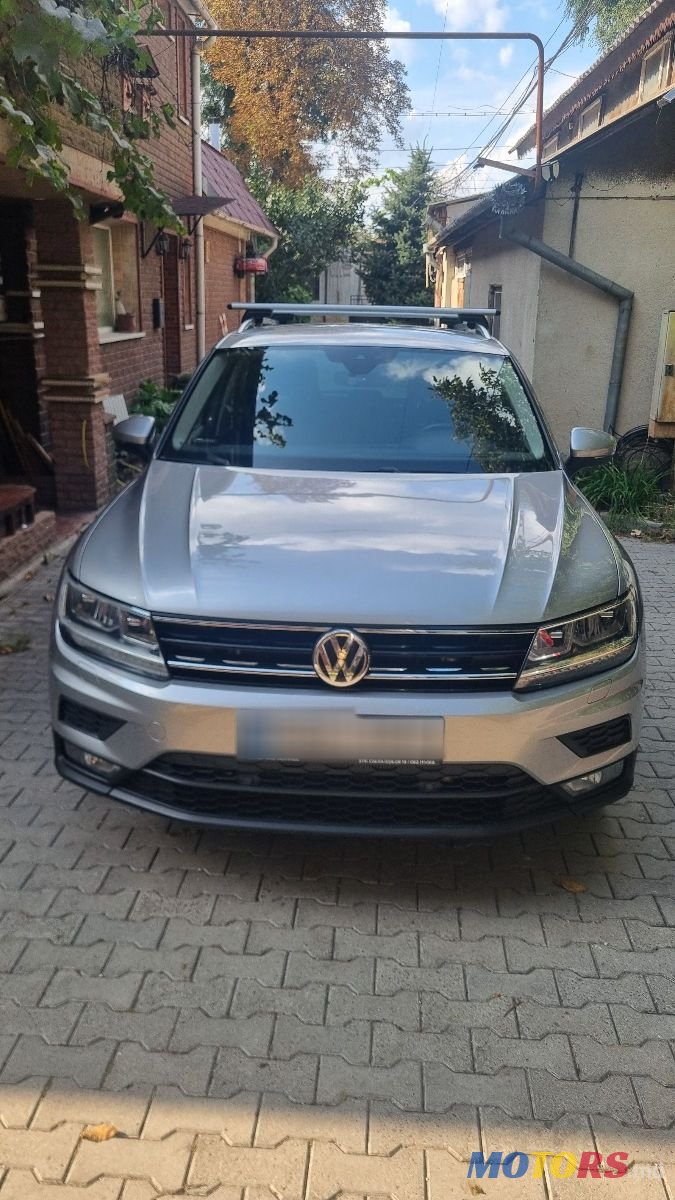 2019' Volkswagen Tiguan photo #4