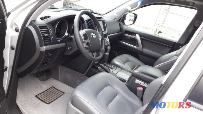 2008' Toyota Land Cruiser photo #3