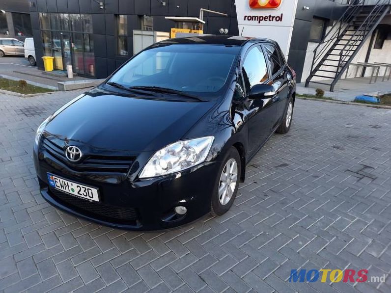 2011' Toyota Auris photo #5