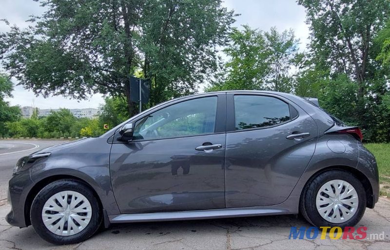 2021' Toyota Yaris photo #2