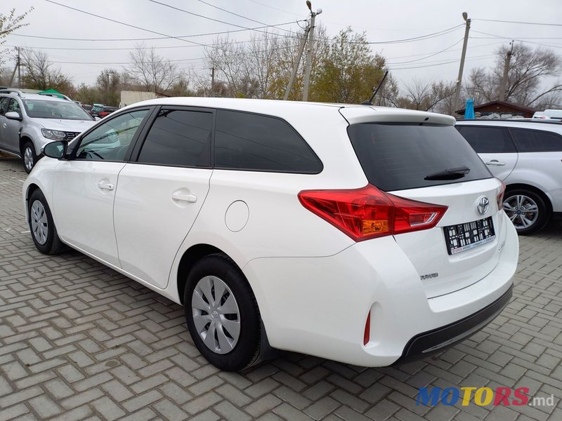 2015' Toyota Auris photo #3