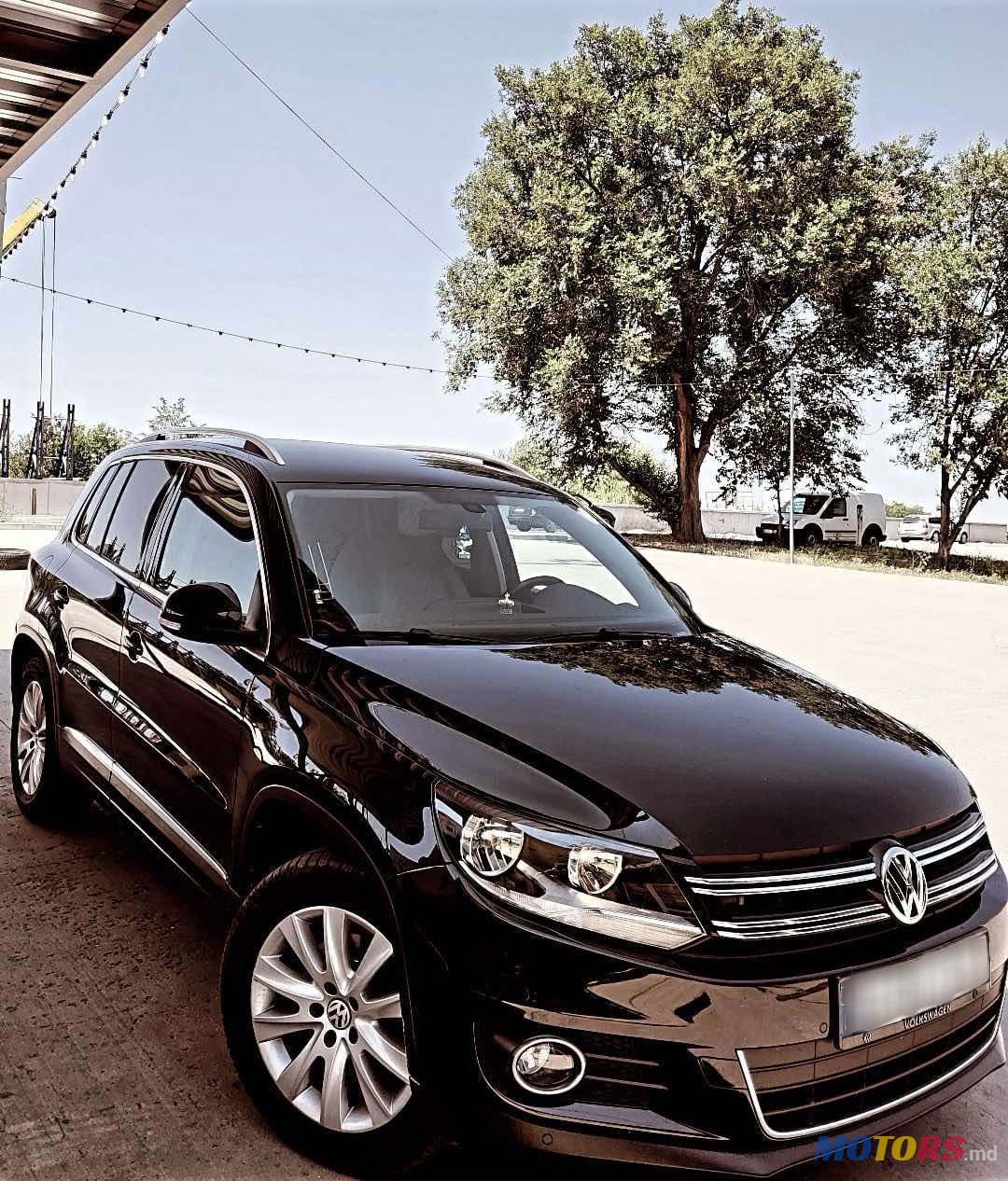 2012' Volkswagen Tiguan photo #2