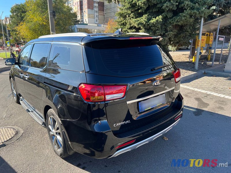 2017' Kia Carnival photo #3