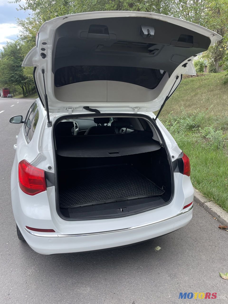 2012' Opel Astra photo #5