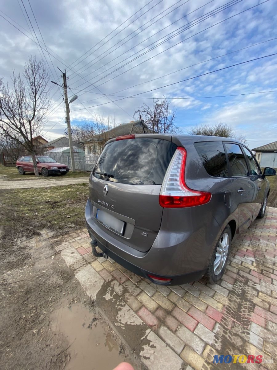 2011' Renault Scenic photo #3