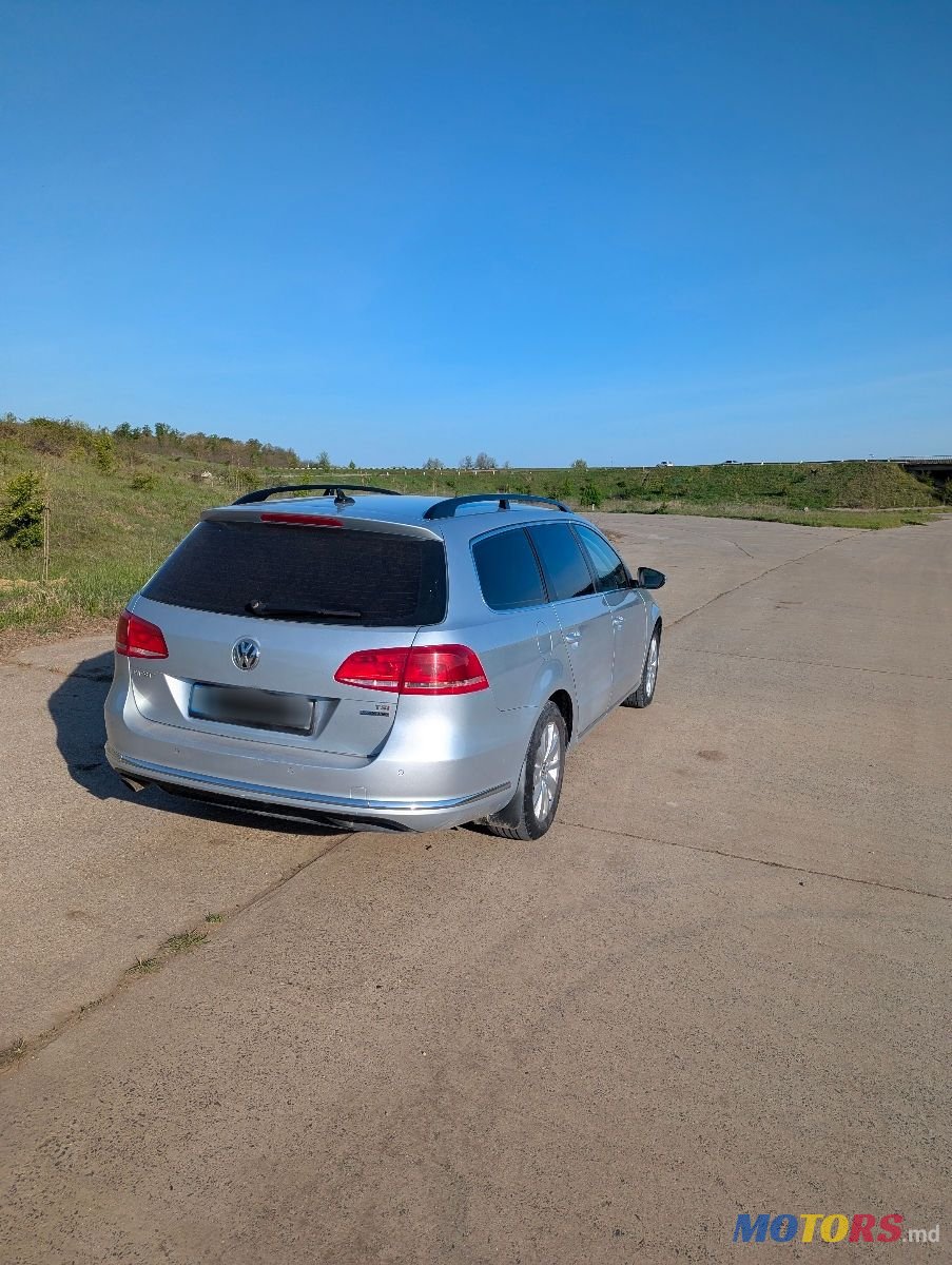 2010' Volkswagen Passat photo #4