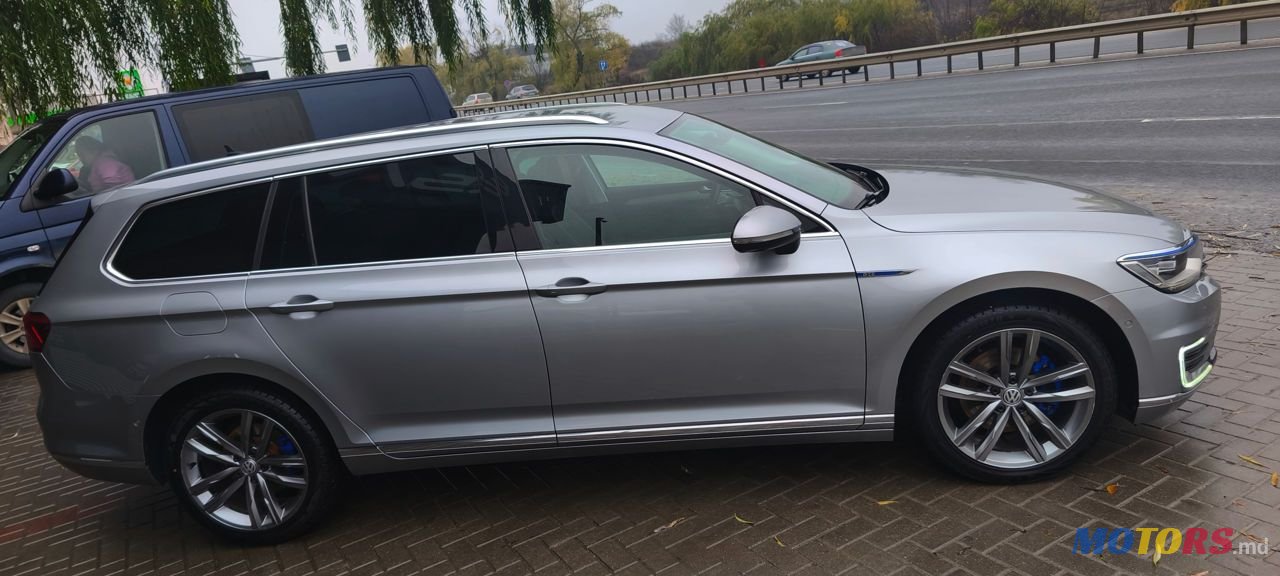 2018' Volkswagen Passat photo #4