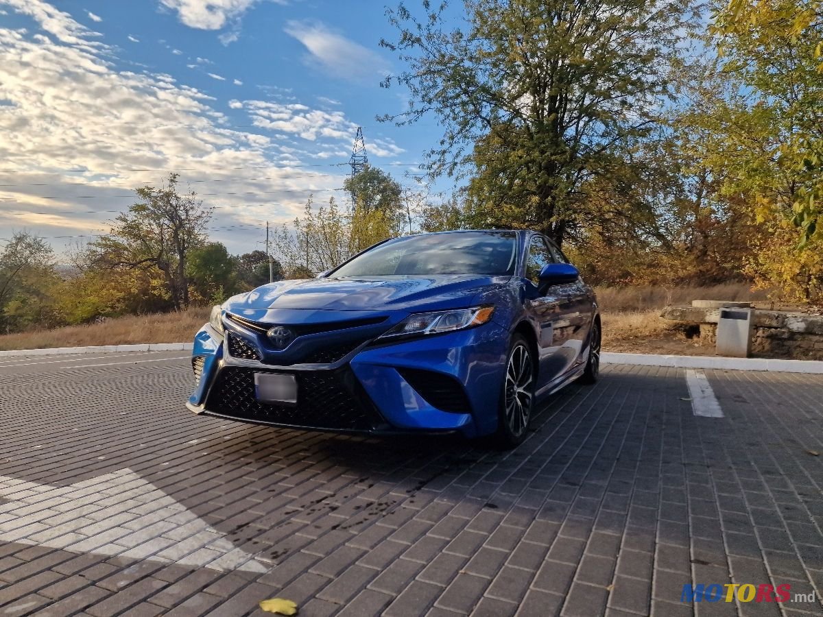 2018' Toyota Camry photo #2