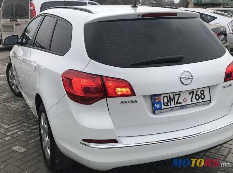 2014' Opel Astra photo #2