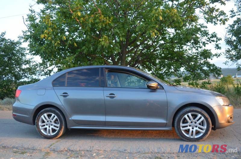 2011' Volkswagen Jetta photo #3