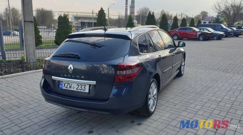 2011' Renault Laguna photo #2