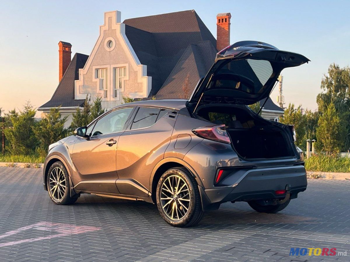 2018' Toyota C-HR photo #2