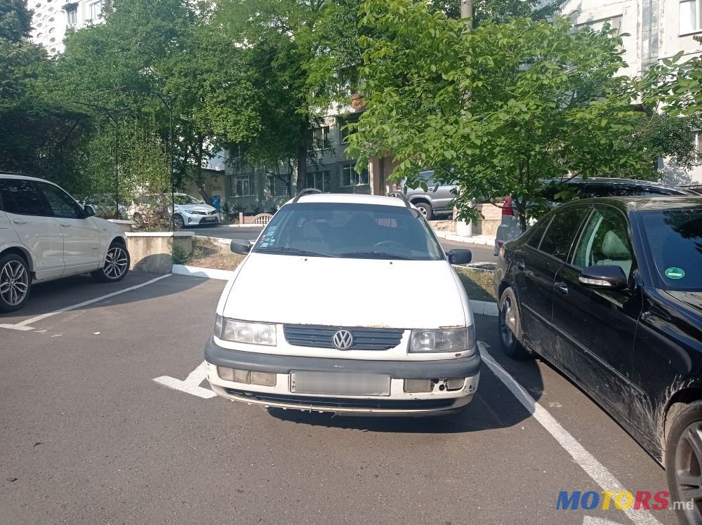 1995' Volkswagen Passat photo #2