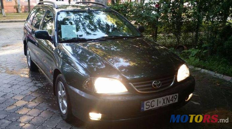 2002' Toyota Avensis photo #1