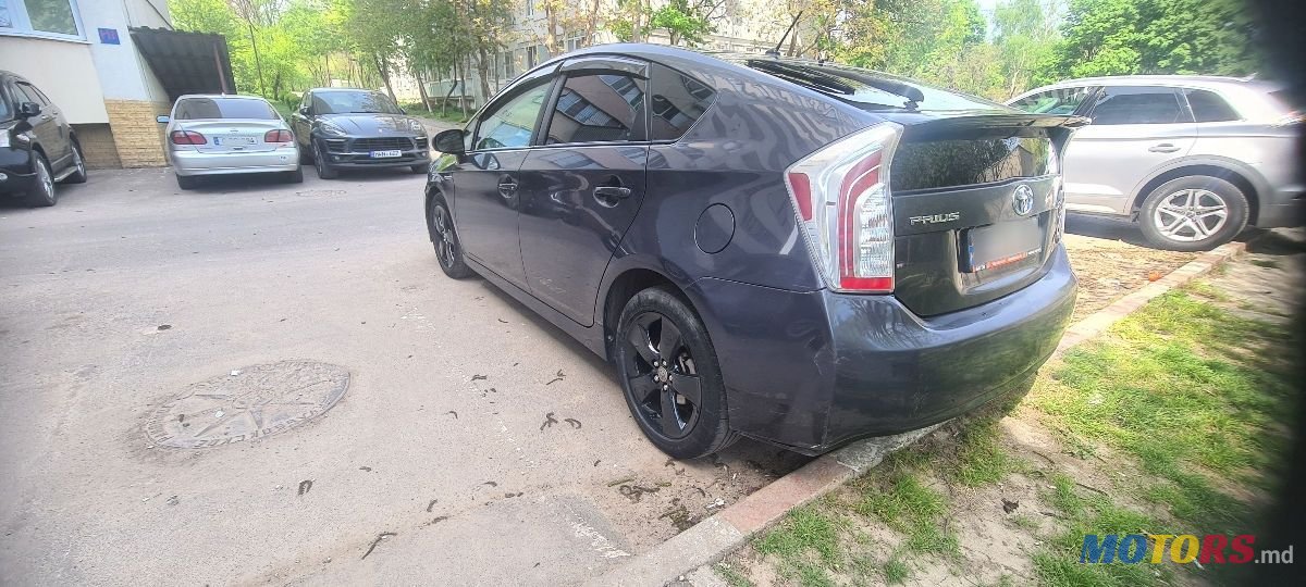 2012' Toyota Prius photo #4