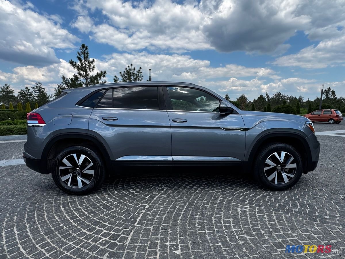 2020' Volkswagen Atlas photo #3