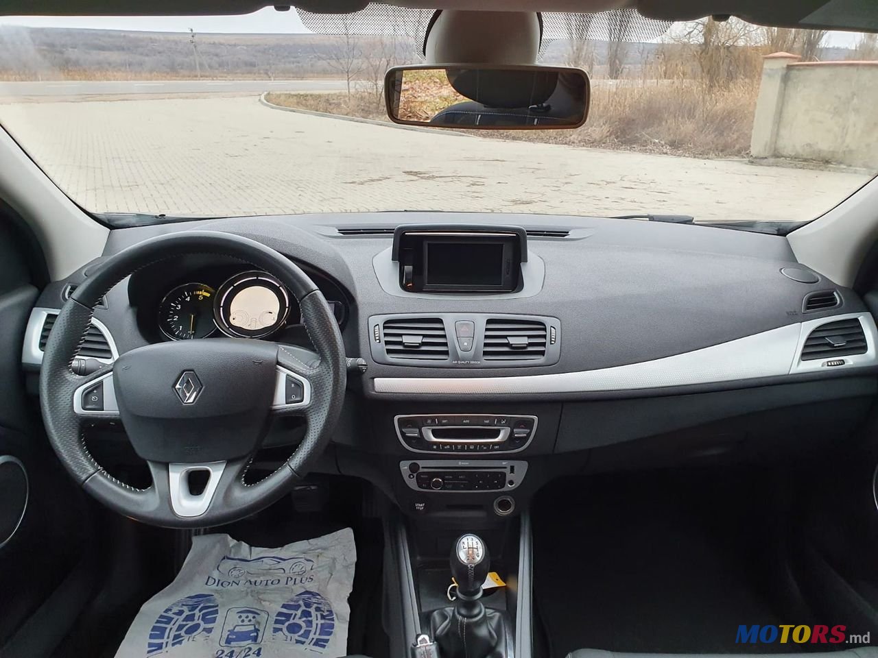 2012' Renault Megane photo #5