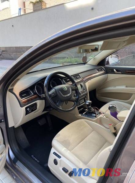 2011' Skoda Superb photo #5