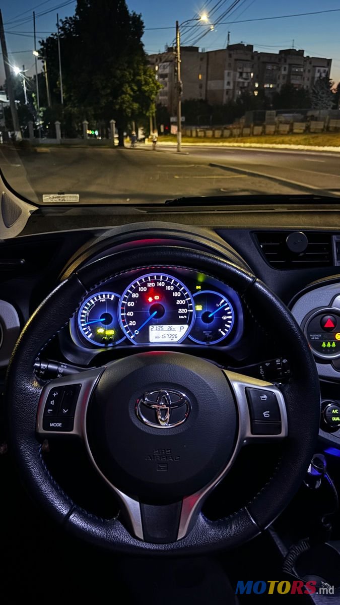 2013' Toyota Yaris photo #5