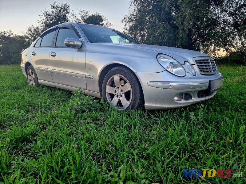 2005' Mercedes-Benz E-Class photo #2