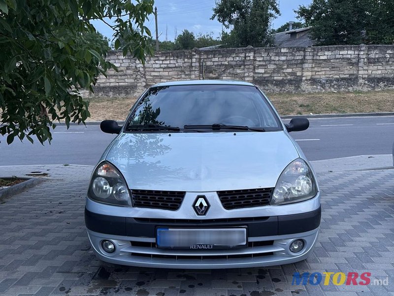 2002' Renault Clio photo #2