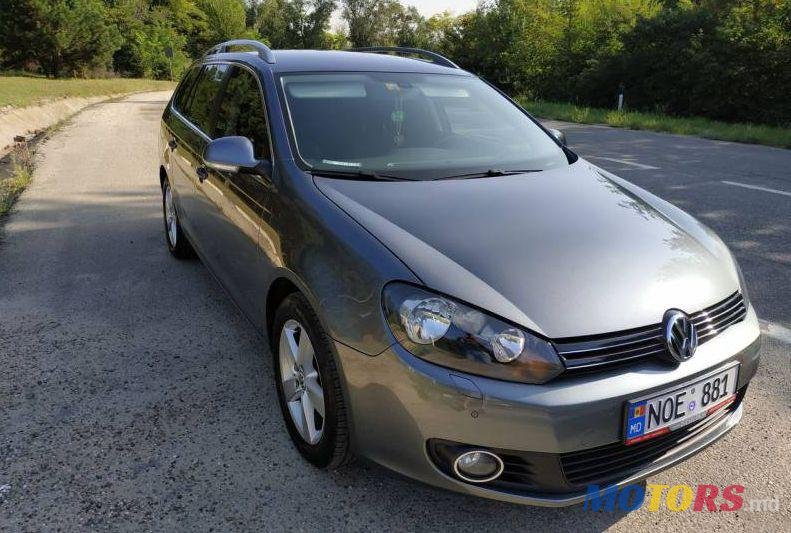 2010' Volkswagen Golf photo #2