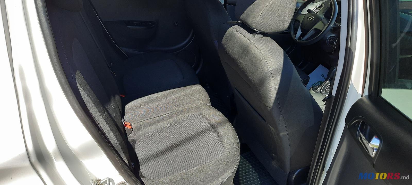 2013' Hyundai i20 Drive Eco photo #2