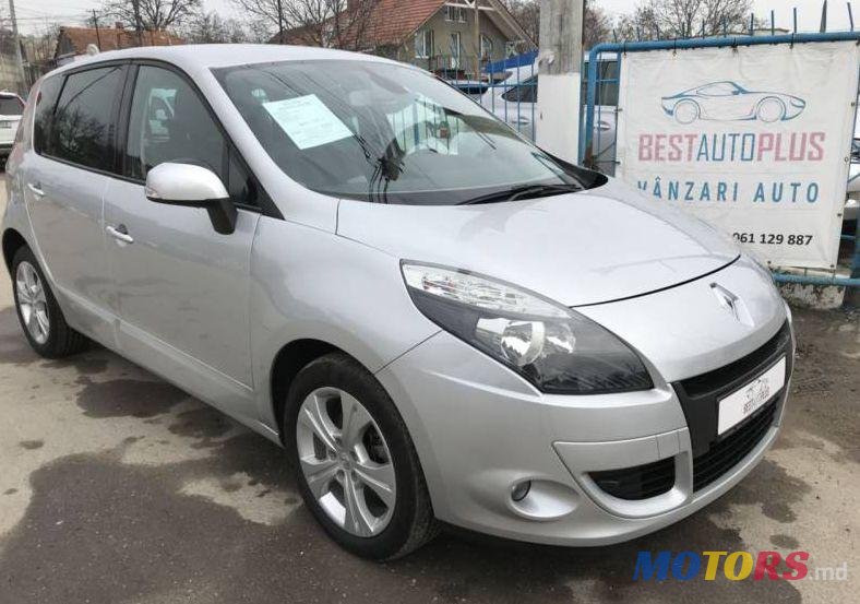 2011' Renault Scenic photo #1