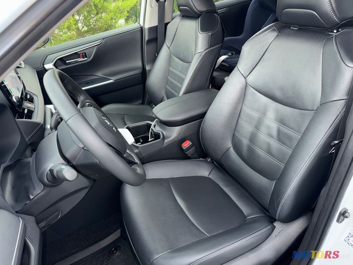 2024' Toyota RAV4 photo #2