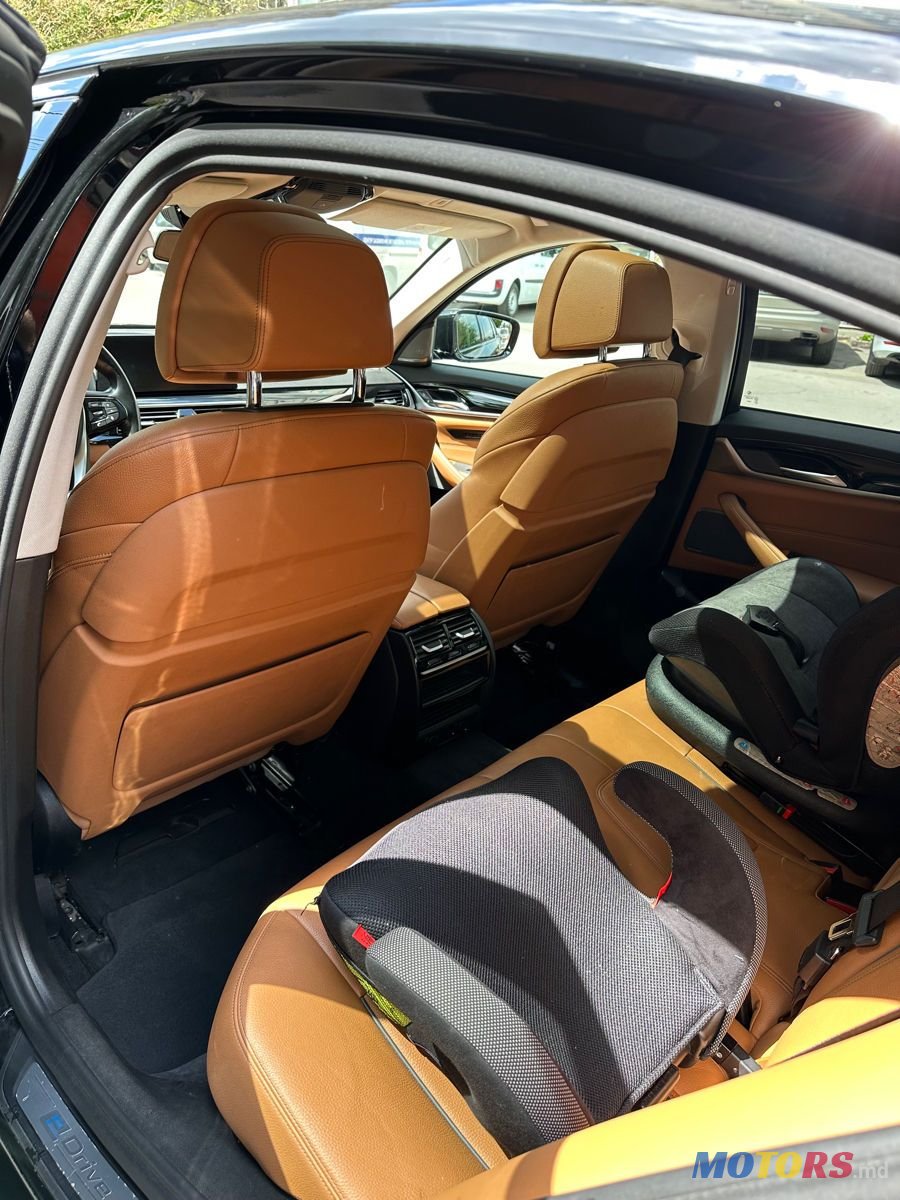 2017' BMW 5 Series photo #4