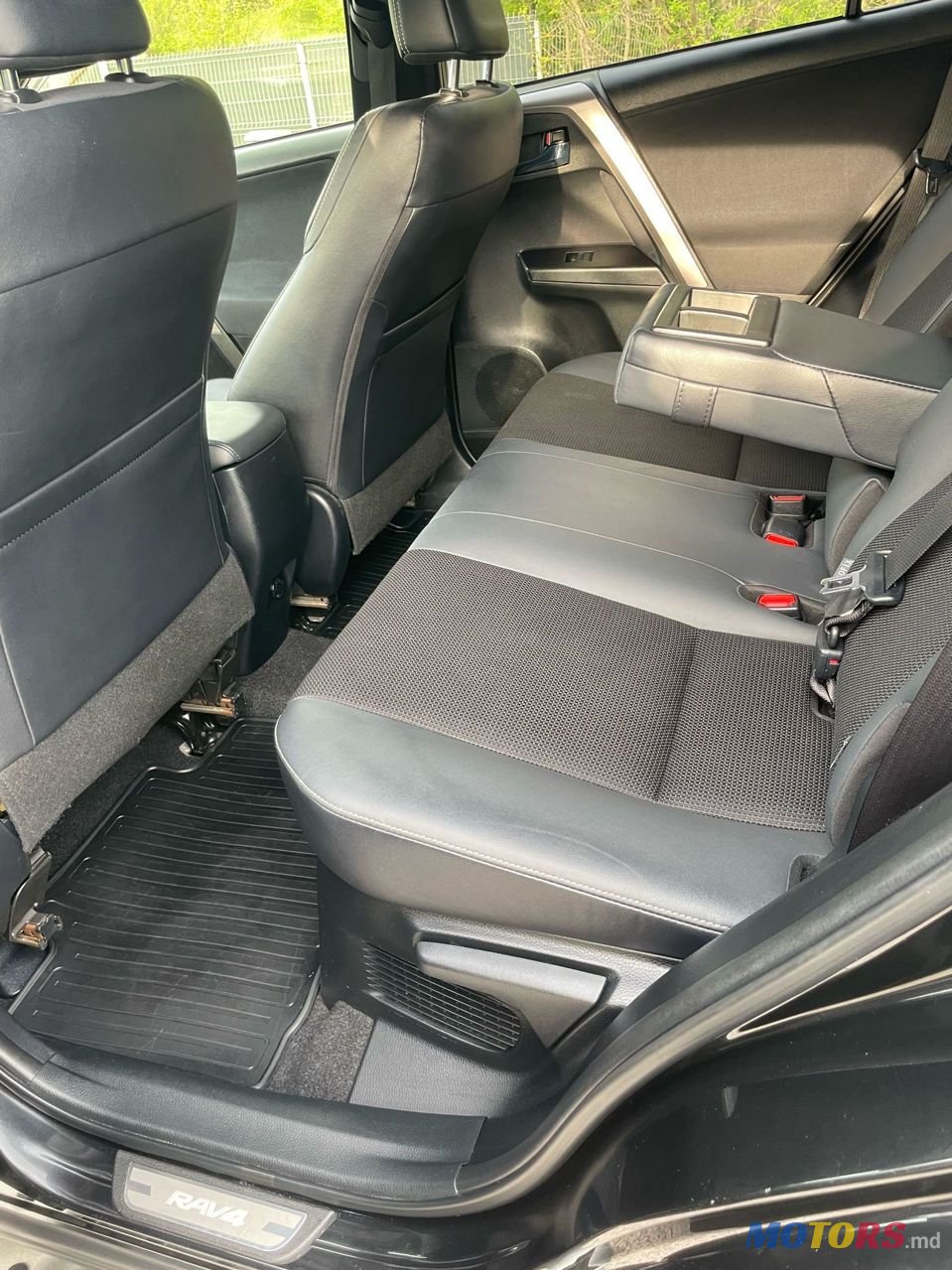 2016' Toyota RAV4 photo #2