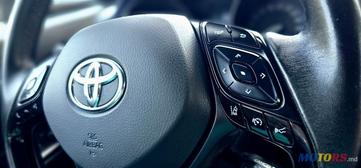 2018' Toyota C-HR photo #4