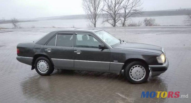 1993' Mercedes-Benz 124 photo #1