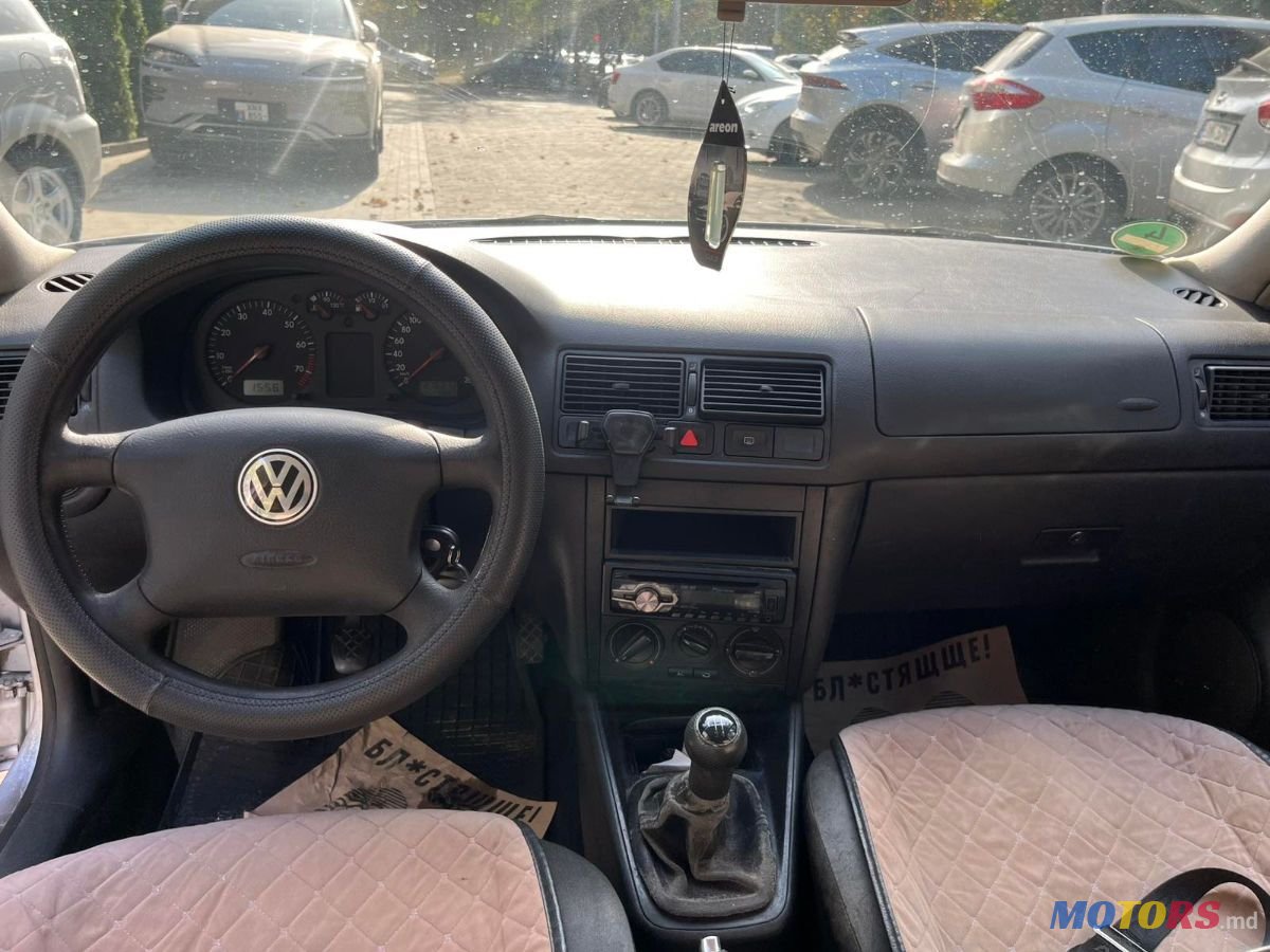 2002' Volkswagen Golf photo #4