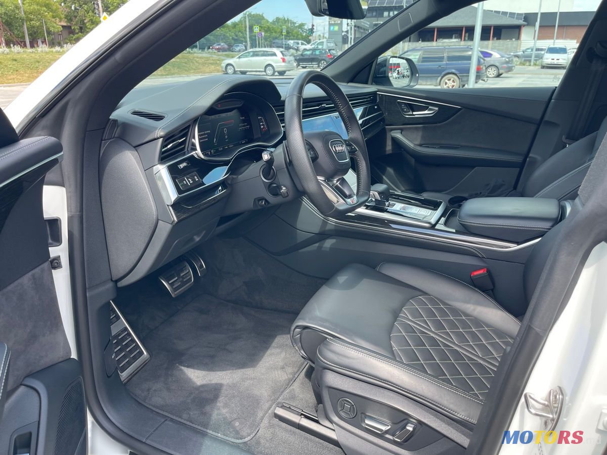 2019' Audi Q8 photo #6