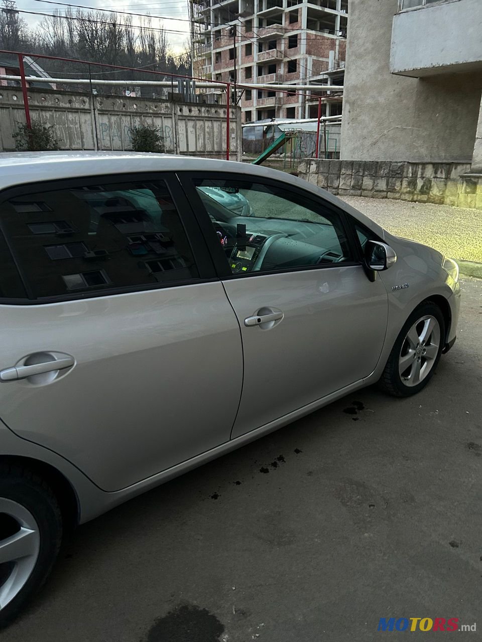 2011' Toyota Auris photo #2