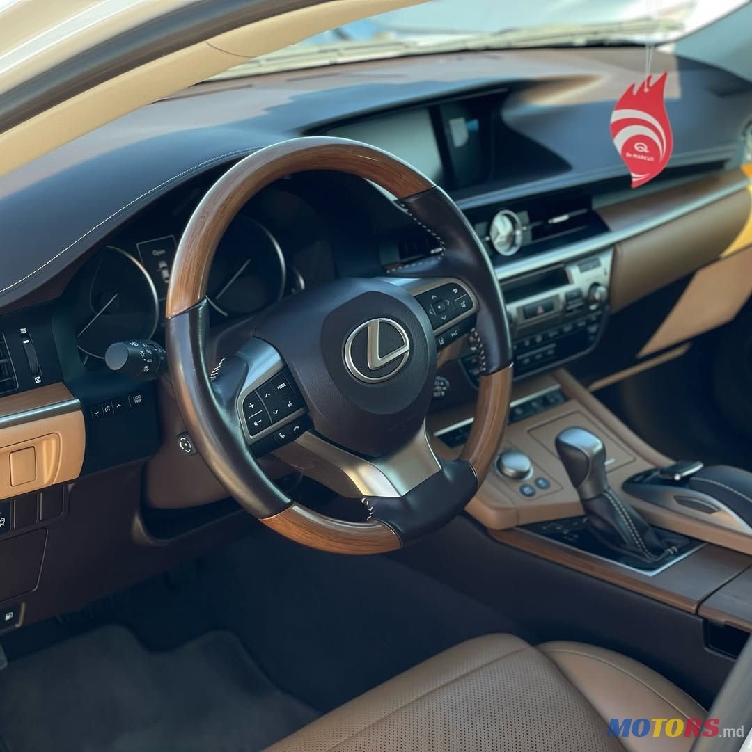 2016' Lexus Es Series photo #5