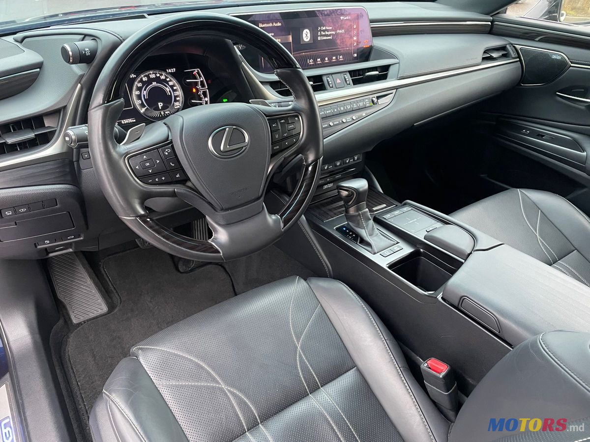 2019' Lexus Es Series photo #6
