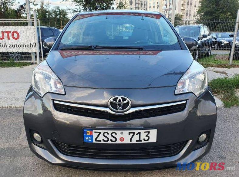 2010' Toyota Verso-S photo #2